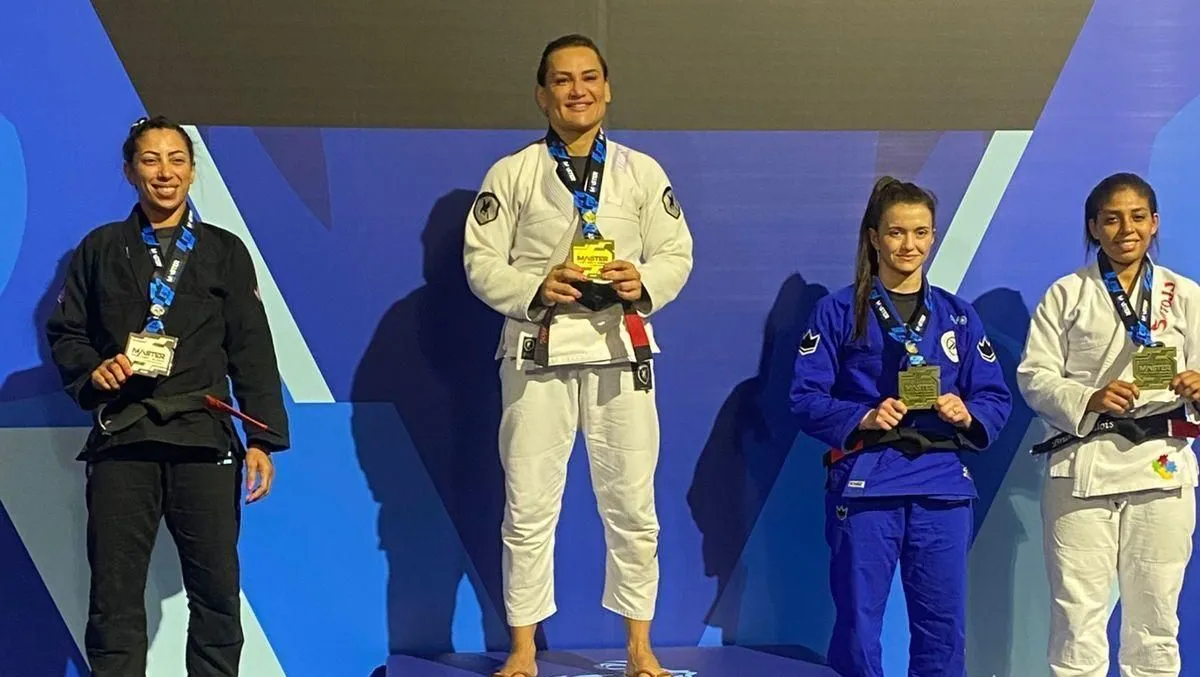 No momento, você está visualizando DOMÍNIO BRASILEIRO: Simone Pinheiro alcança o topo do ranking mundial de Jiu-Jitsu; veja o Top 3